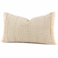 Cojín decorativo rectangular 50 x 30 cm beige de tejido texturizado con flecos