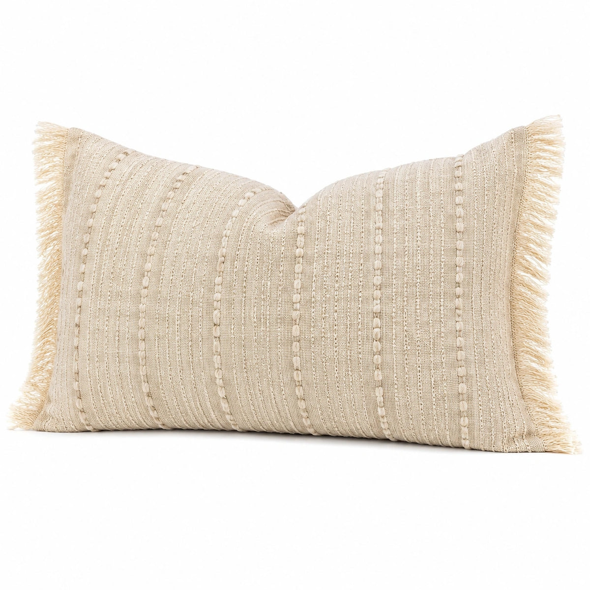 Cojín decorativo rectangular 50 x 30 cm beige de tejido texturizado con flecos